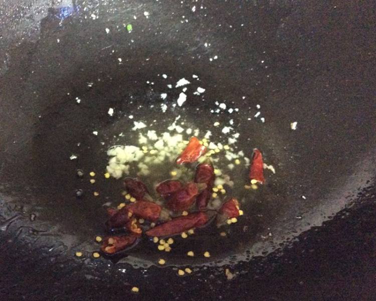 虫草花炒肉步骤5