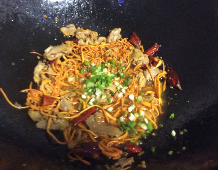 虫草花炒肉步骤8