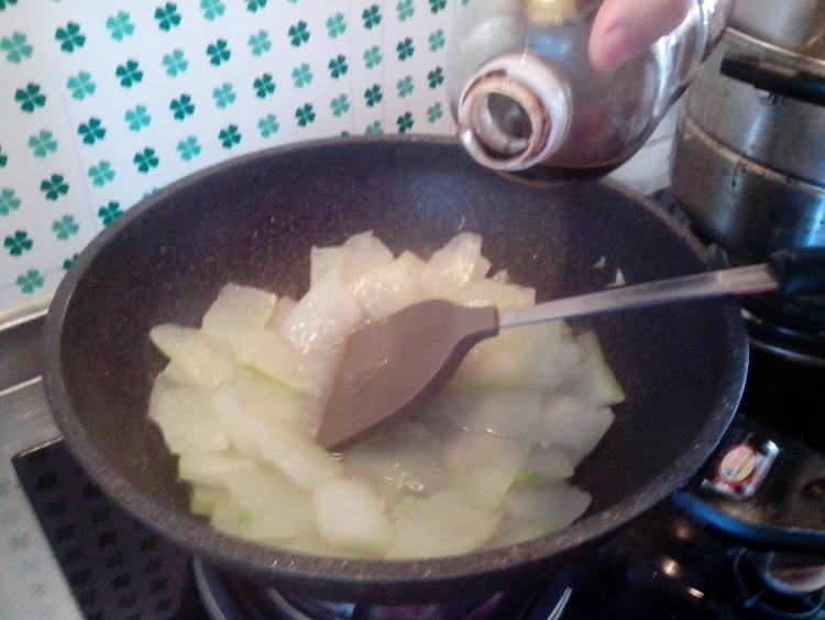 冬瓜炒虾仁步骤7