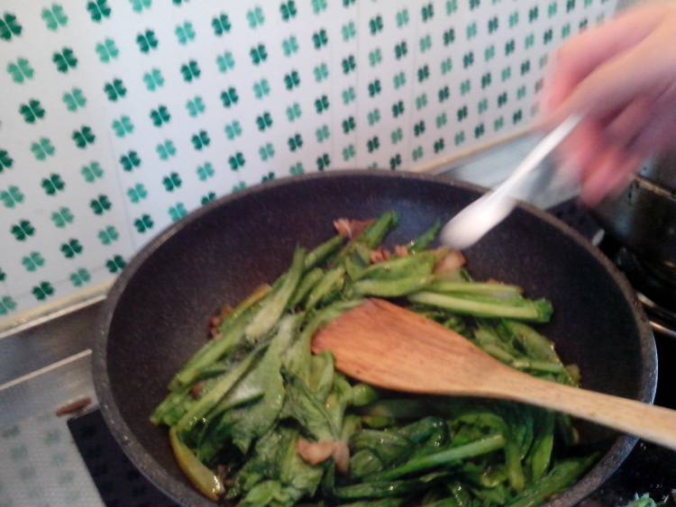 油麦菜炒肉步骤8