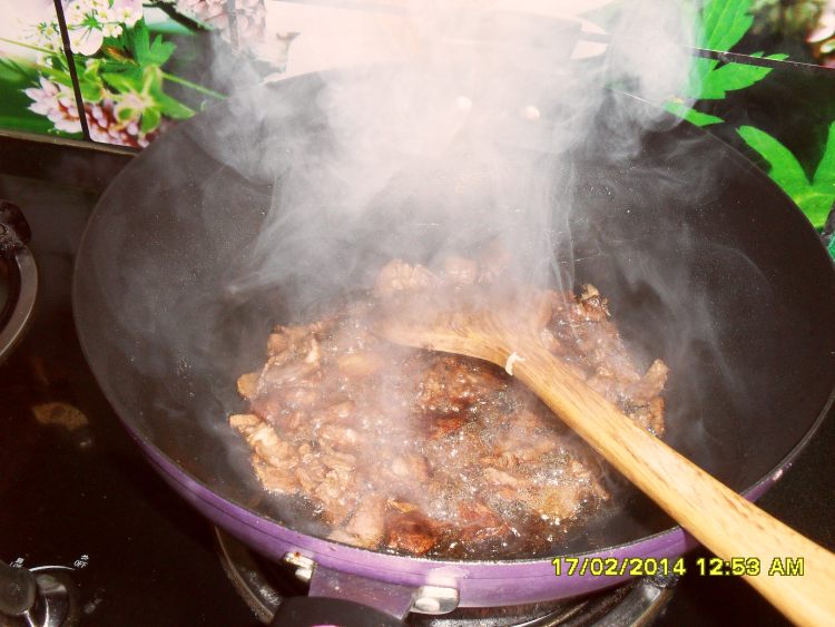 卷心菜炒肉步骤3
