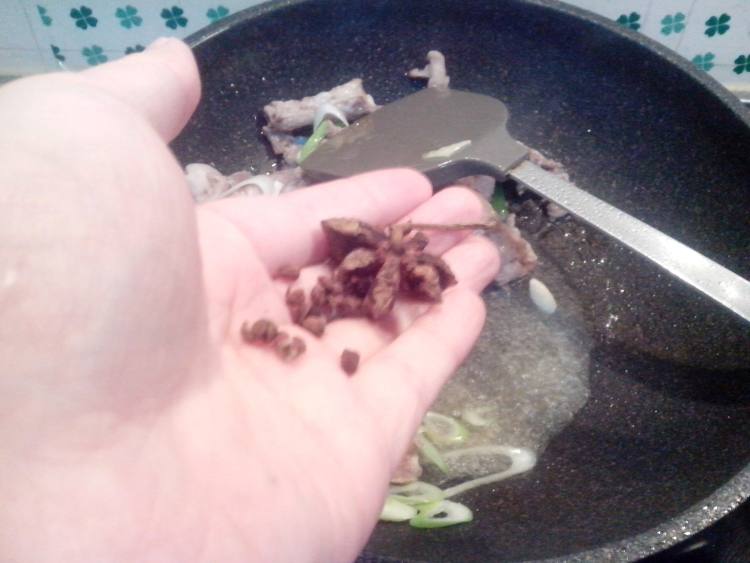 排骨土豆炖柿子步骤5