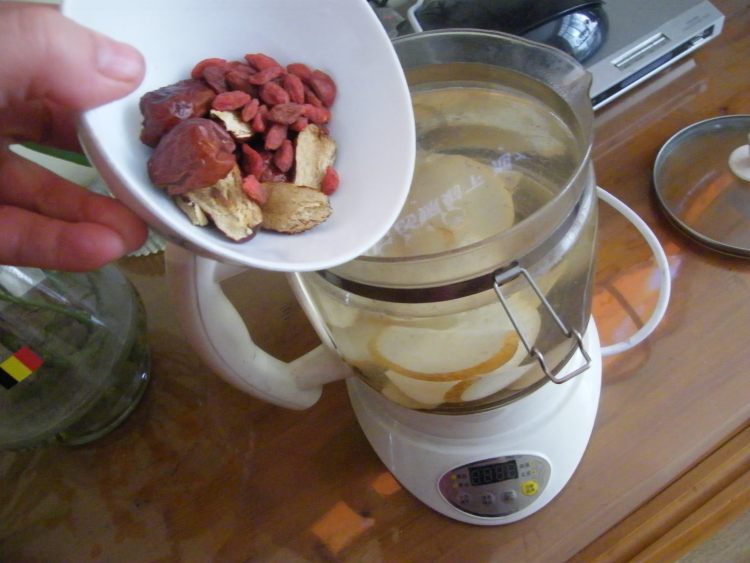 红枣雪梨茶步骤7
