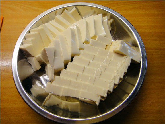 青蒜烧豆腐步骤1