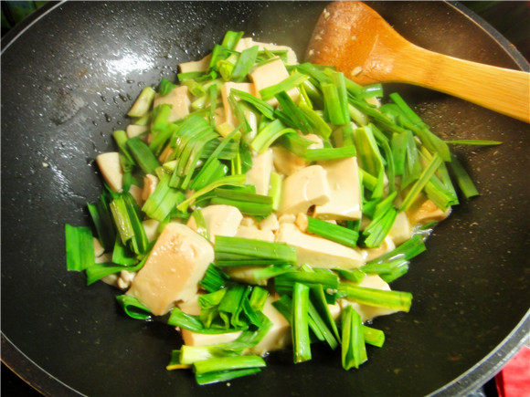 青蒜烧豆腐步骤6