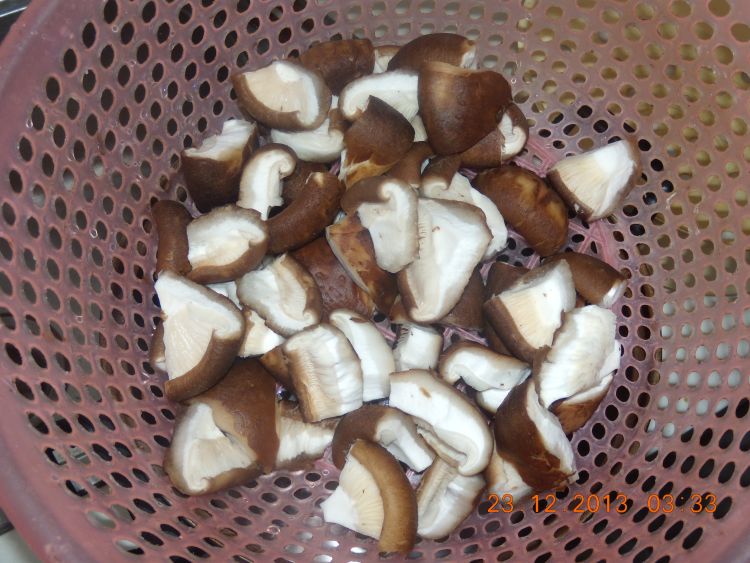 山药香菇烧鸡翅步骤4