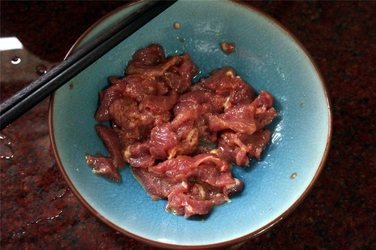 梅菜蒸瘦肉步骤3