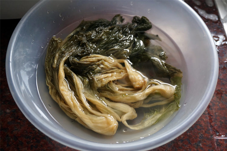 梅菜蒸瘦肉步骤1