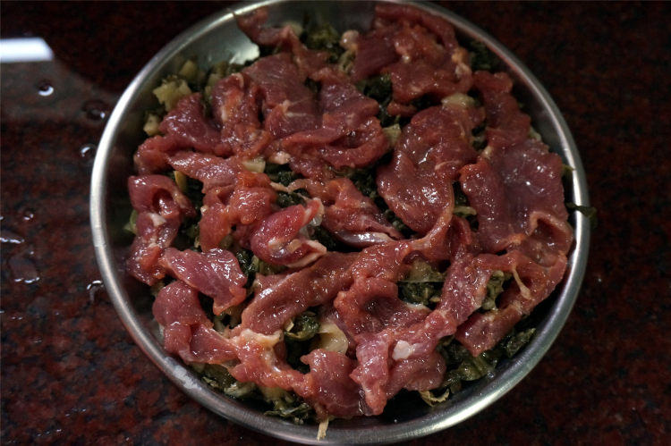 梅菜蒸瘦肉步骤4