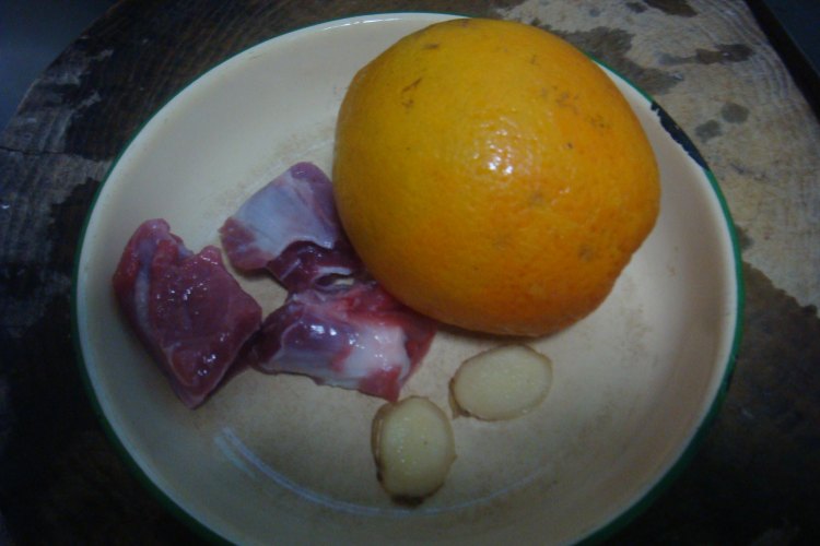 橙子炖瘦肉步骤1