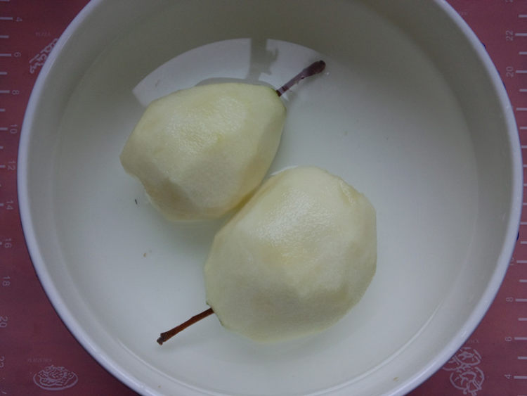 红酒泡水果步骤2