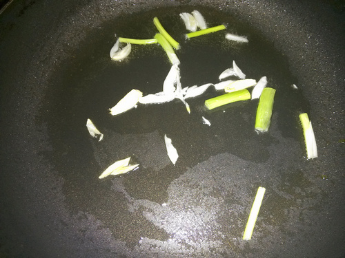 香菜胡萝卜炒杏鲍菇步骤4