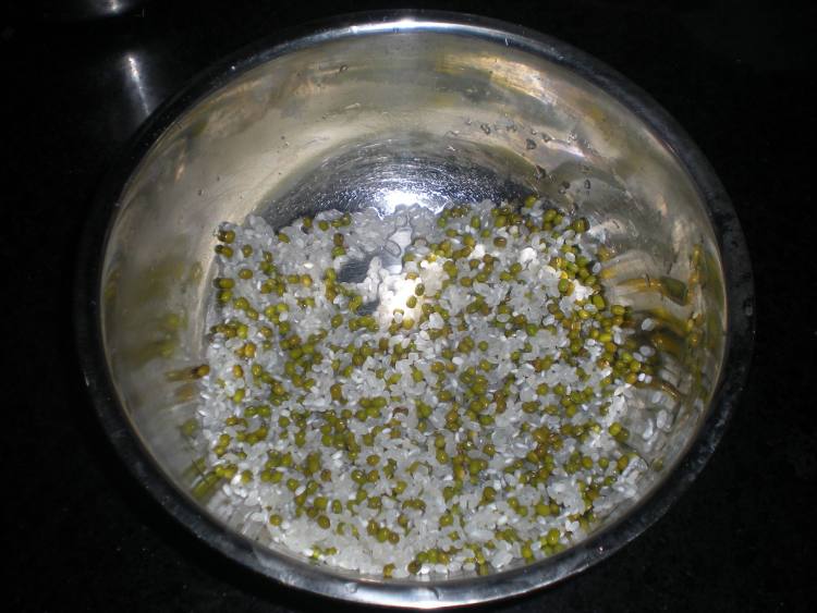 绿豆荔枝粥步骤1