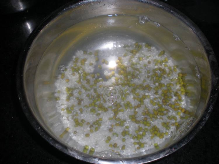 绿豆荔枝粥步骤2
