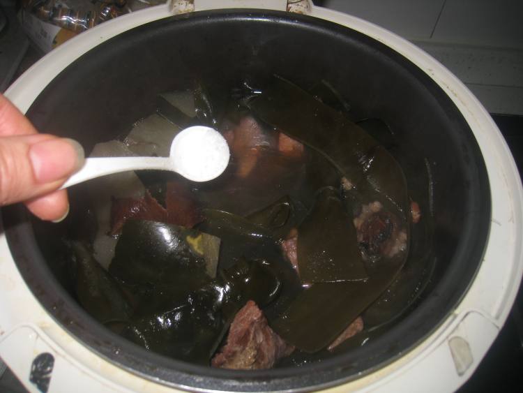 冬瓜海带煲猪骨步骤7