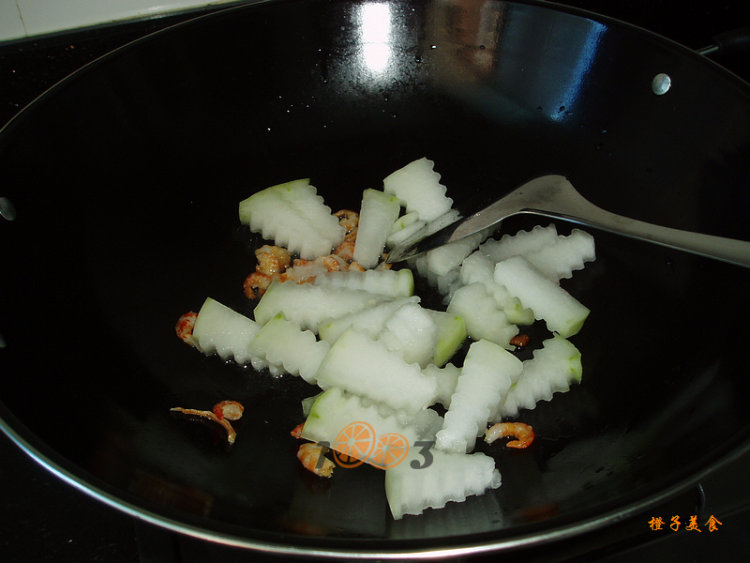 冬瓜虾米木耳烩步骤6