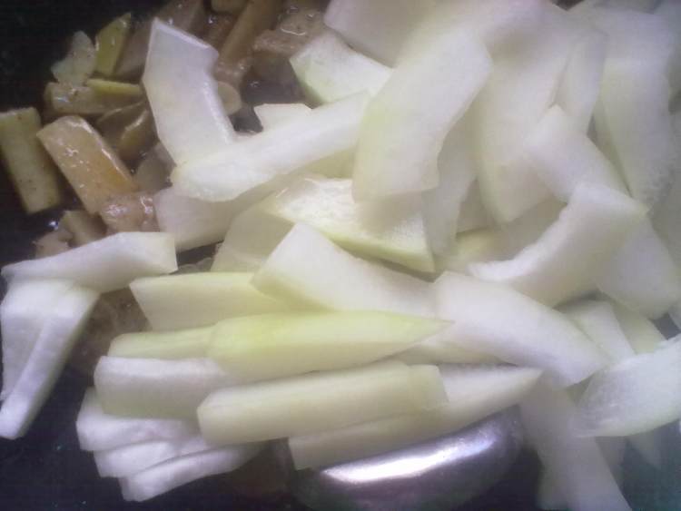 冬瓜鸡翅步骤5