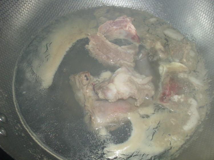 冬瓜炖排骨步骤1