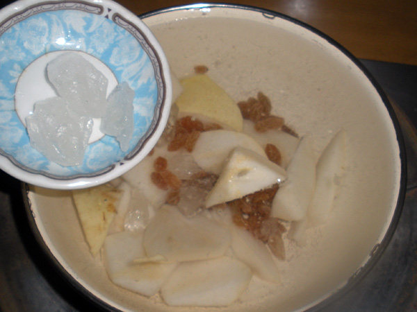 葡萄干冰糖梨水步骤7