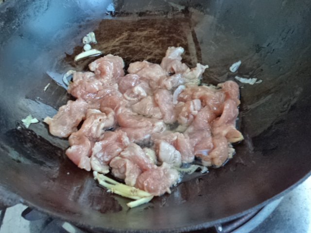 里脊肉炒丝瓜步骤4