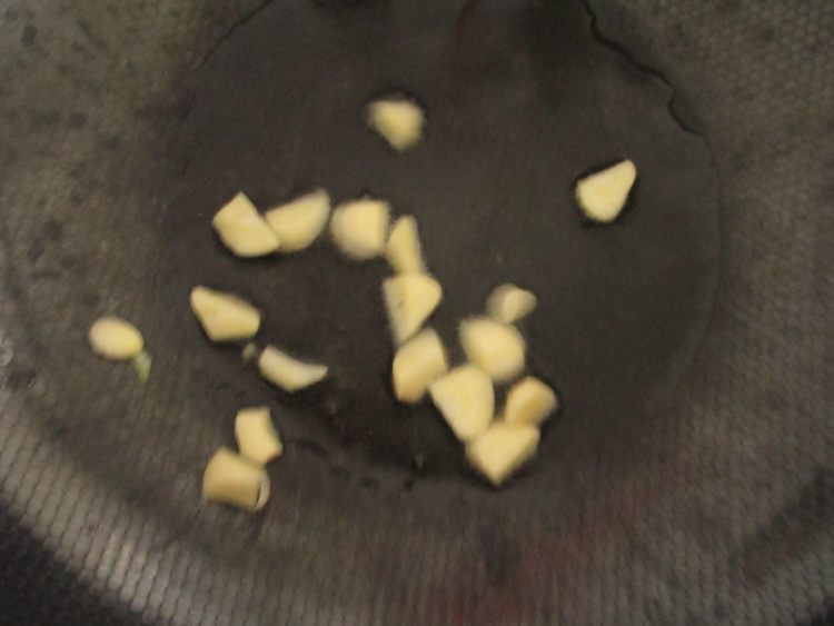 粉皮焖丝瓜步骤2