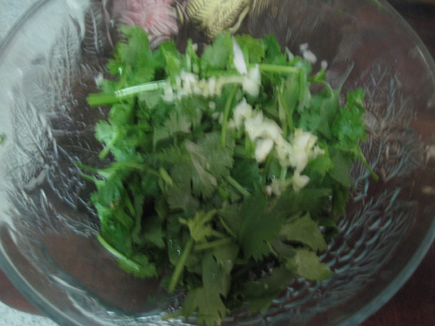 酱豆拌芜荽菜步骤4