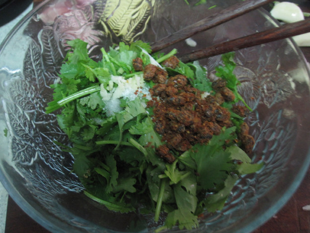 酱豆拌芜荽菜步骤6