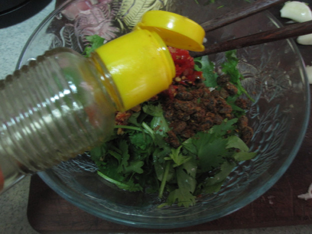 酱豆拌芜荽菜步骤8