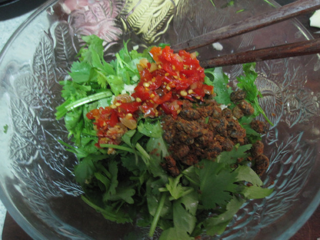 酱豆拌芜荽菜步骤7