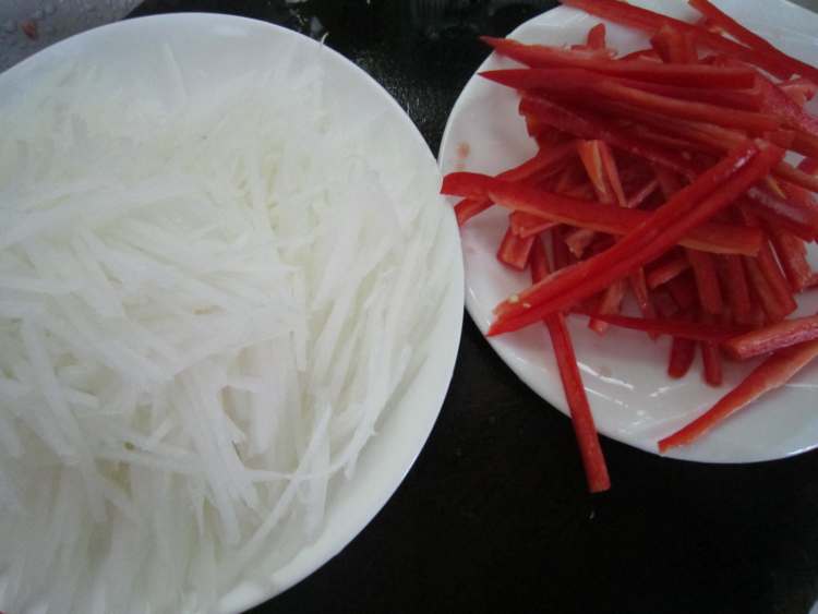 萝卜丝炒肉末步骤2