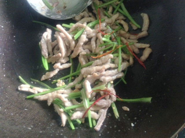 香菜肉丝步骤5