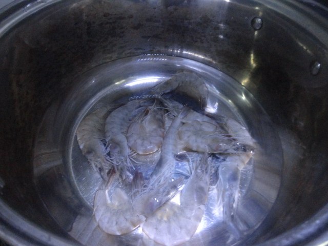 鲜虾冬瓜汤步骤5