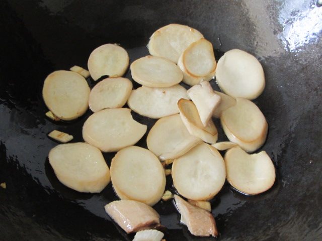杏鲍菇炒丝瓜步骤3