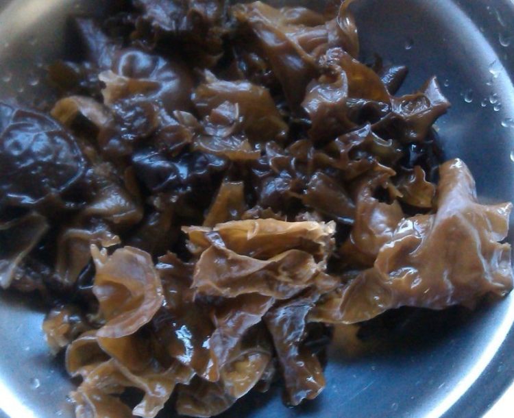 黑木耳烧丝瓜步骤2