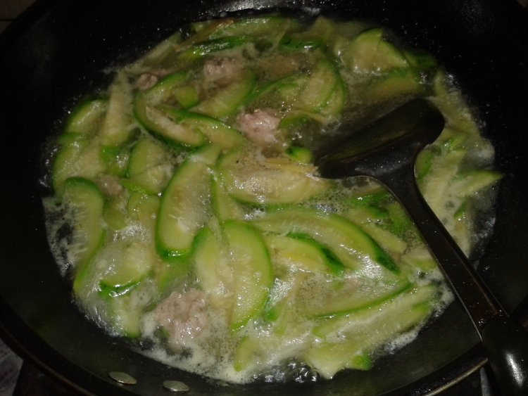 丝瓜肉丸汤步骤9