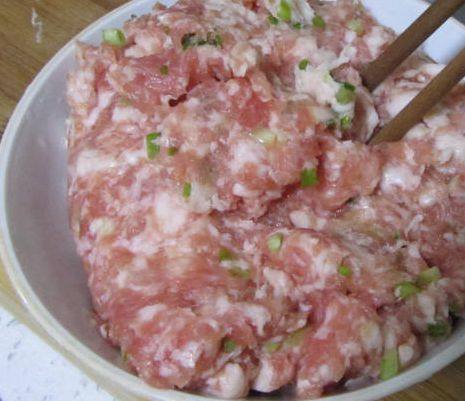 丝瓜豆腐油球汤步骤2