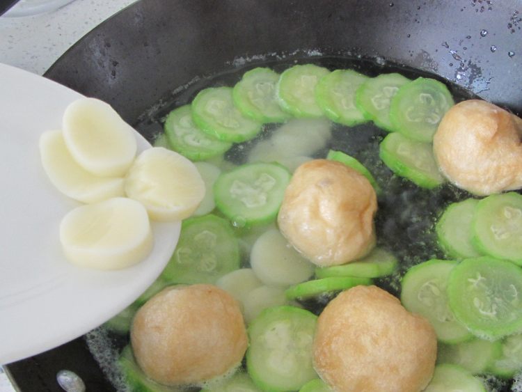 丝瓜豆腐油球汤步骤9