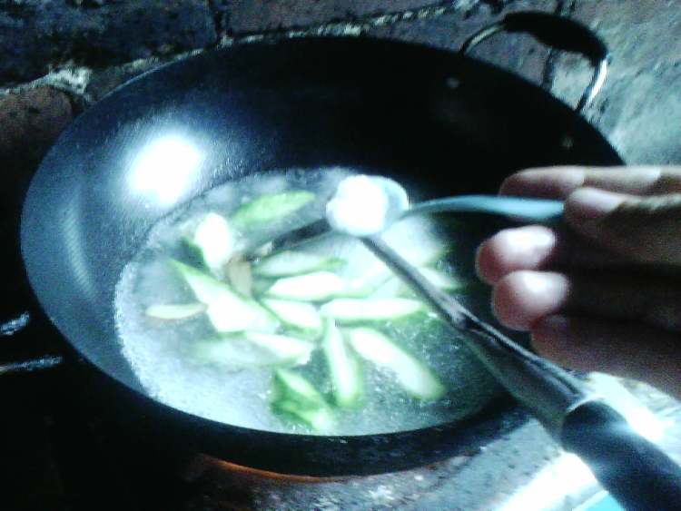 瘦肉丝瓜汤步骤5