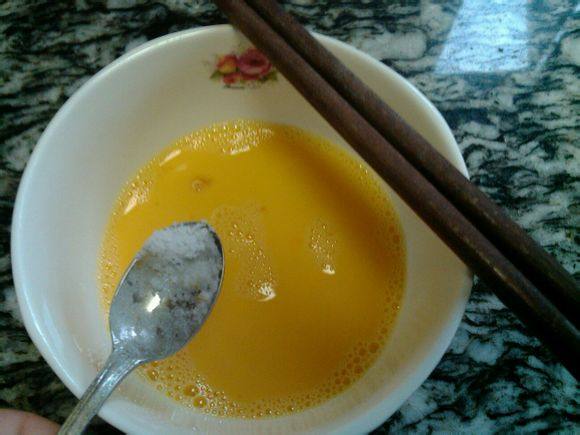 红肠鸡蛋饼步骤2