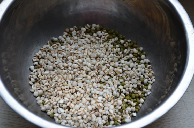 绿豆薏米粥步骤3