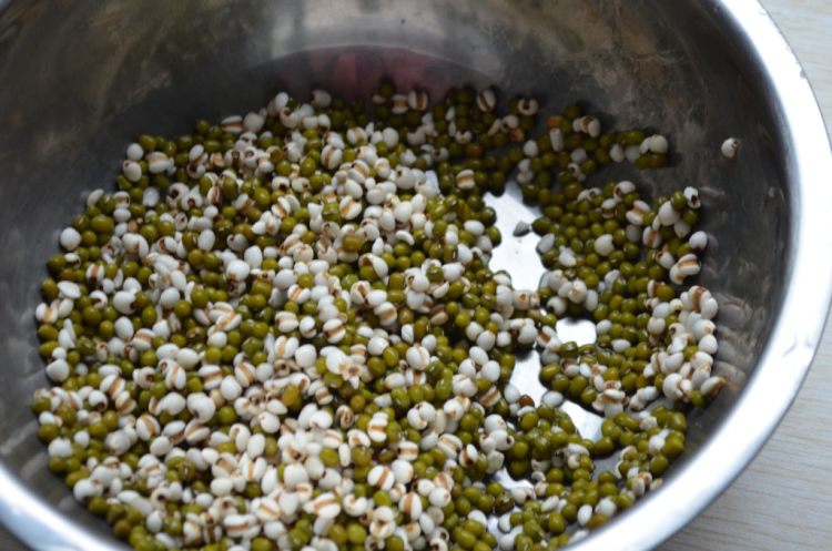 绿豆薏米粥步骤4