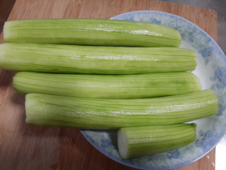 素炒丝瓜丝步骤1