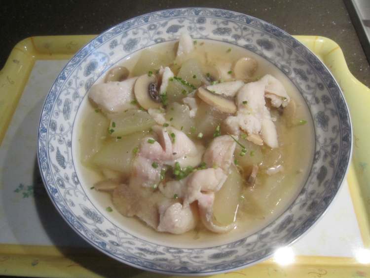 蘑菇冬瓜鱼片汤步骤6