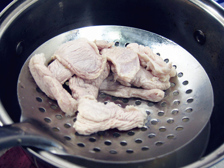 虾仁丝瓜肉片汤步骤4