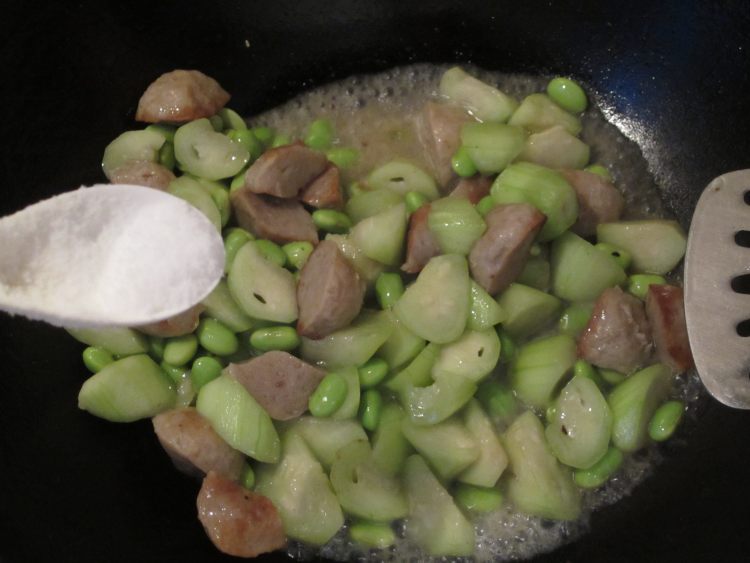 贡丸毛豆养生丝瓜步骤6