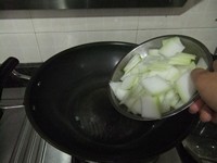 虾皮炒冬瓜步骤4