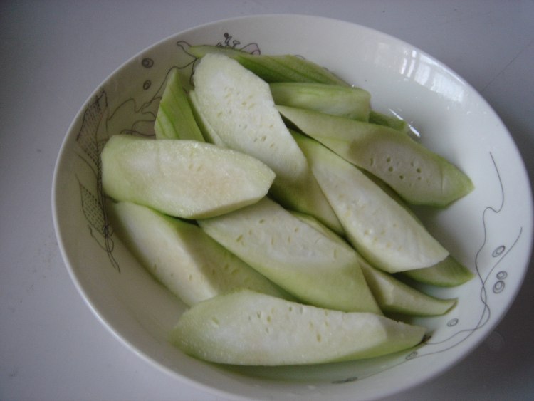 丝瓜炖豆腐步骤1