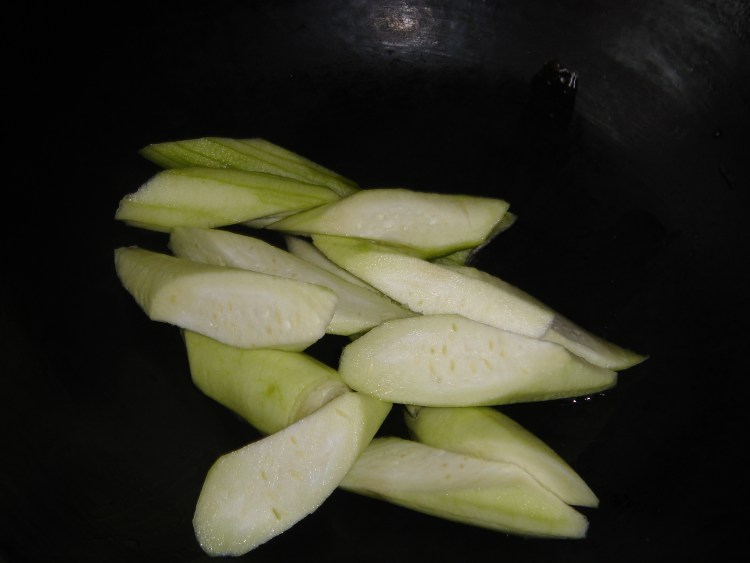 丝瓜炖豆腐步骤3