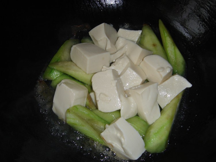 丝瓜炖豆腐步骤5