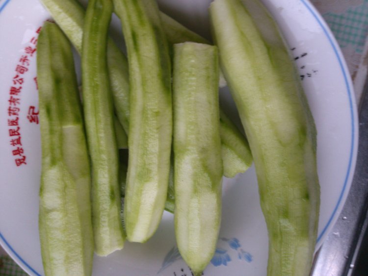 丝瓜炒卤子步骤2